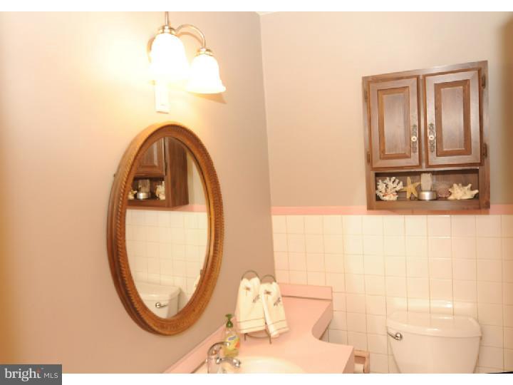 628 Kismet Road Philadelphia, PA 19115 - Photo 13 of 22 Bathroom