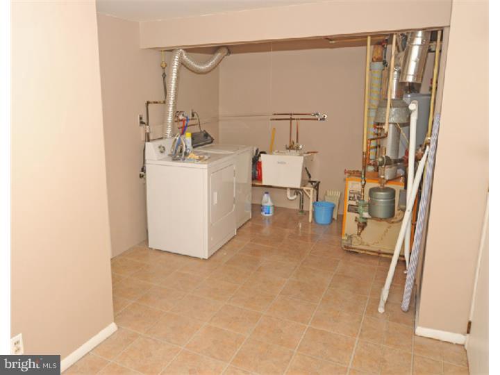 628 Kismet Road Philadelphia, PA 19115 - Photo 17 of 22 Laundry Room