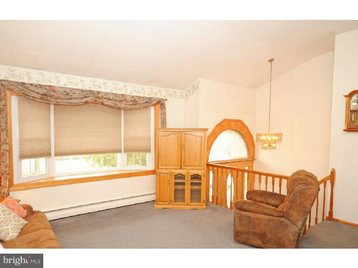 628 Kismet Road Philadelphia, PA 19115 - Photo 3 of 22 Foyer
