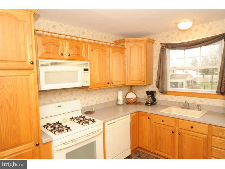 628 Kismet Road Philadelphia, PA 19115 - Photo 7 of 22 Kitchen