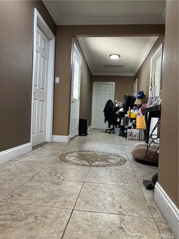 a view of a livingroom with furniture