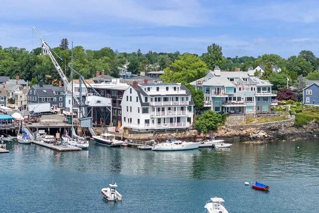 a large building with a lot of windows