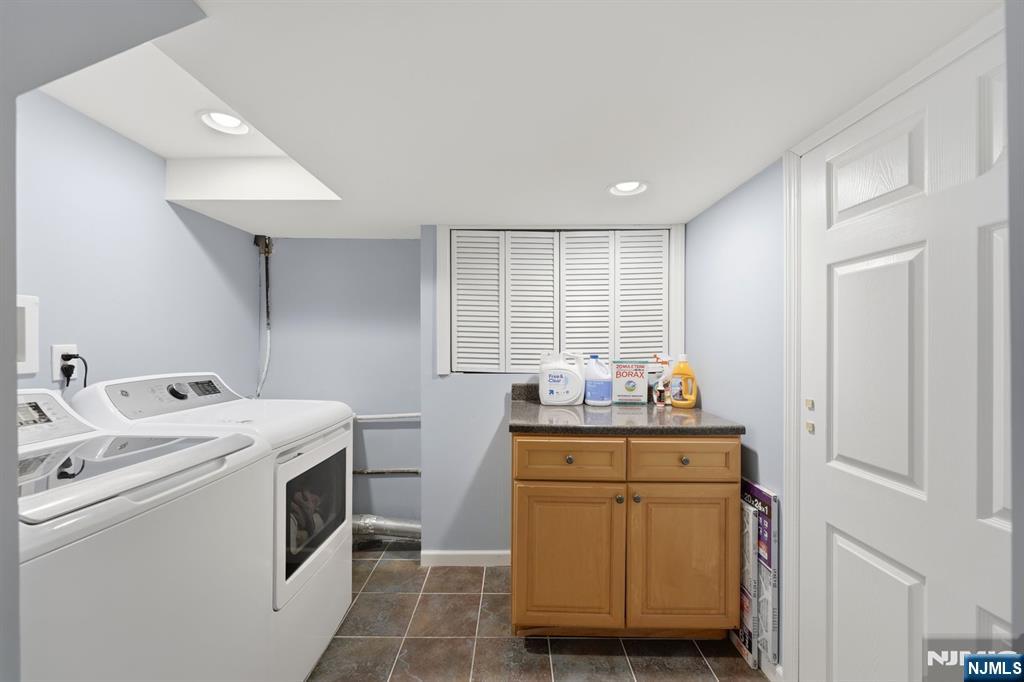 89 Surrey Lane Tenafly, NJ 07670 - Photo 43 of 49 a room with a stove and a washer dryer