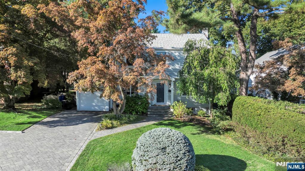 89 Surrey Lane Tenafly, NJ 07670 - Photo 47 of 49 a view of a garden with large trees