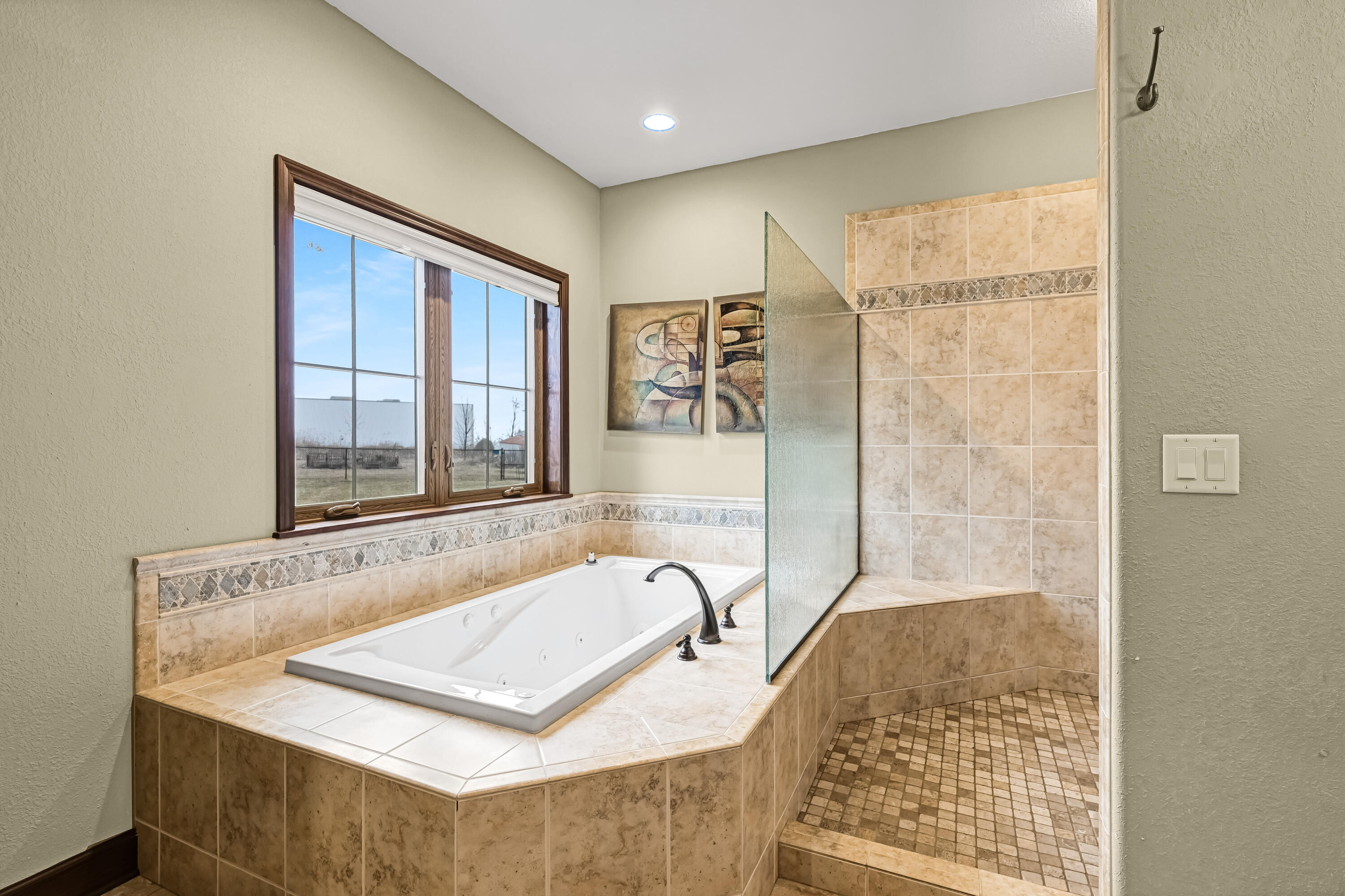 4722 West Oakwood Road Franklin, WI 53132 - Photo 15 of 41 Primary Bath (2)