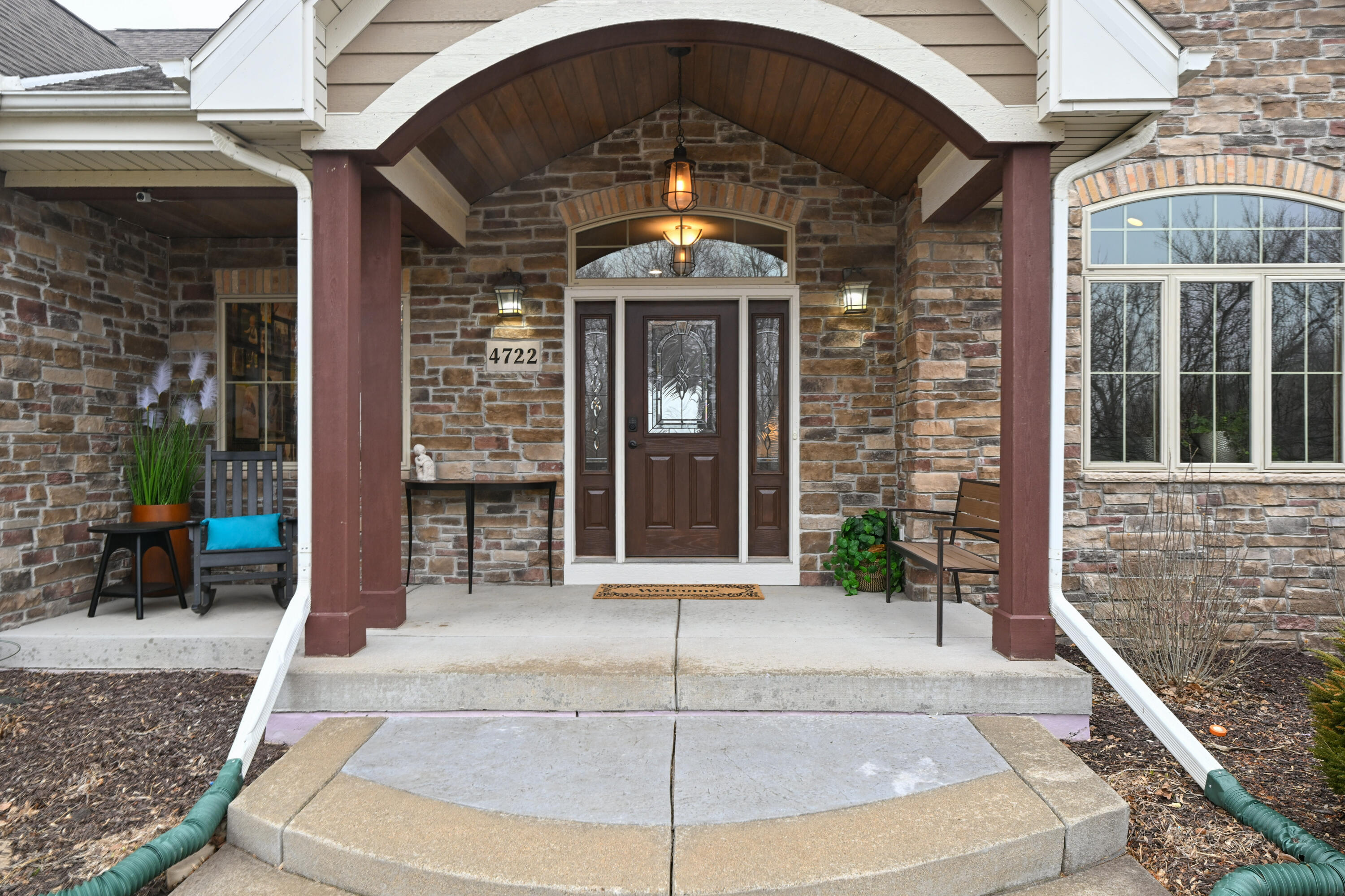 4722 West Oakwood Road Franklin, WI 53132 - Photo 2 of 41 Entrance