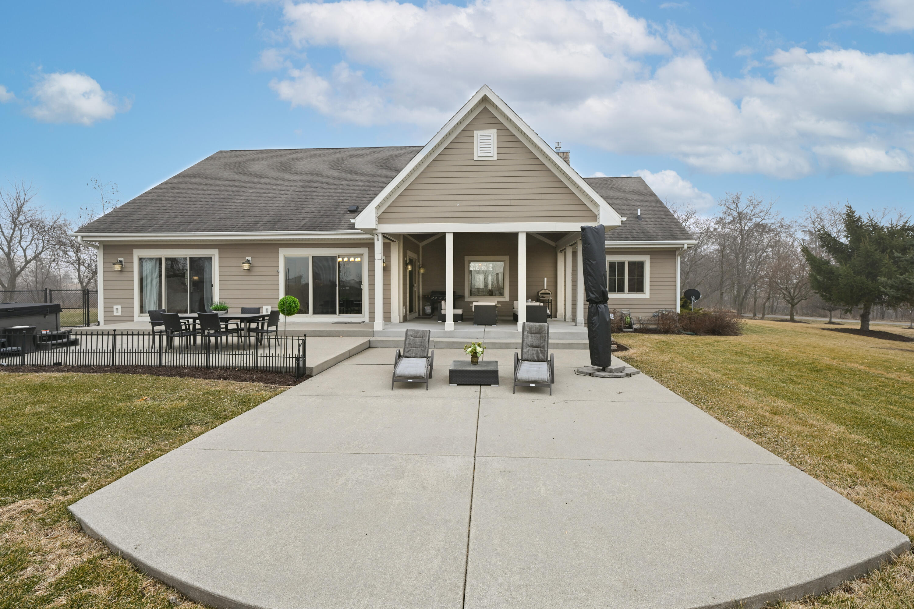 4722 West Oakwood Road Franklin, WI 53132 - Photo 38 of 41 Back of Home
