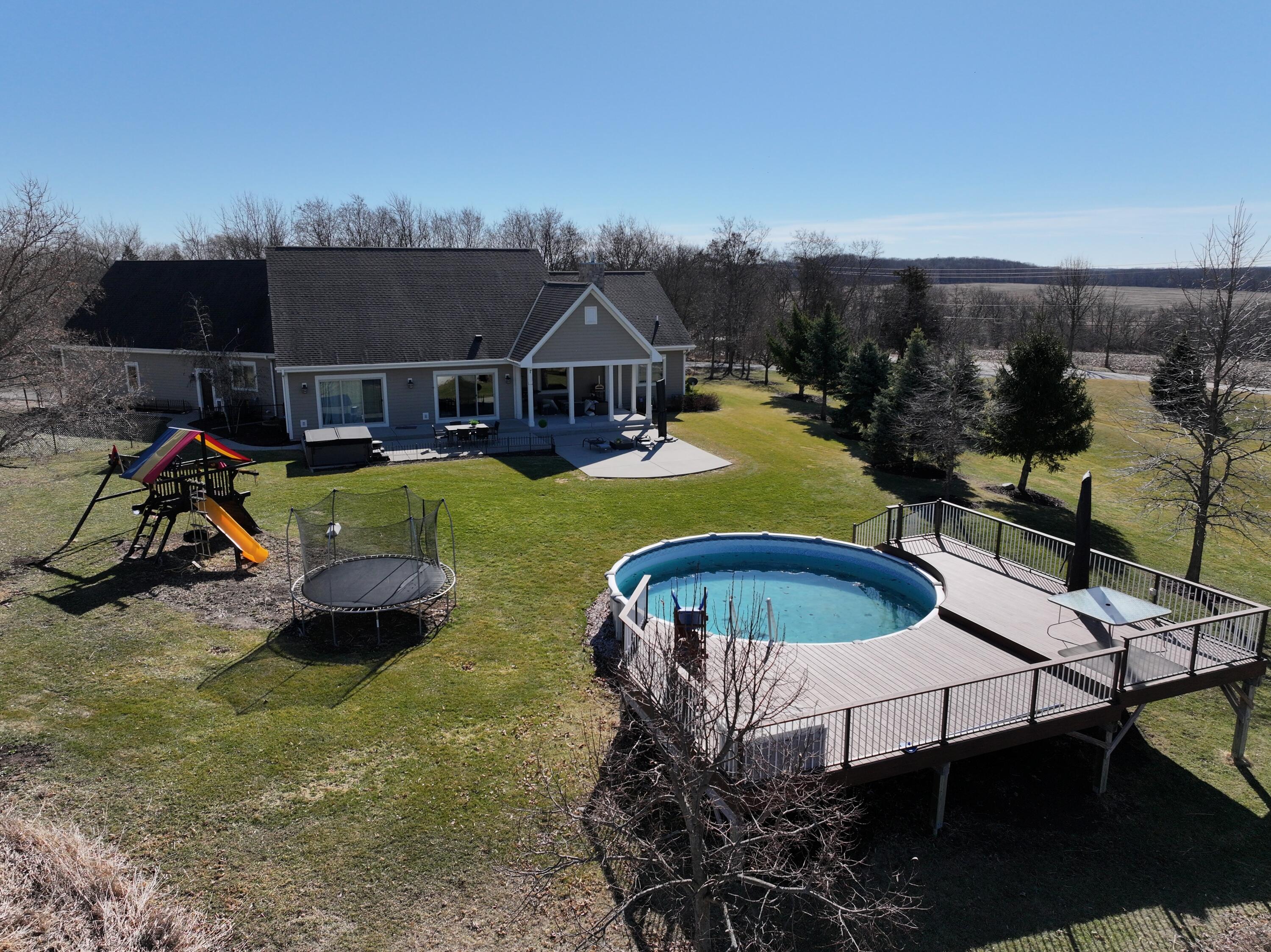 4722 West Oakwood Road Franklin, WI 53132 - Photo 40 of 41 Yard