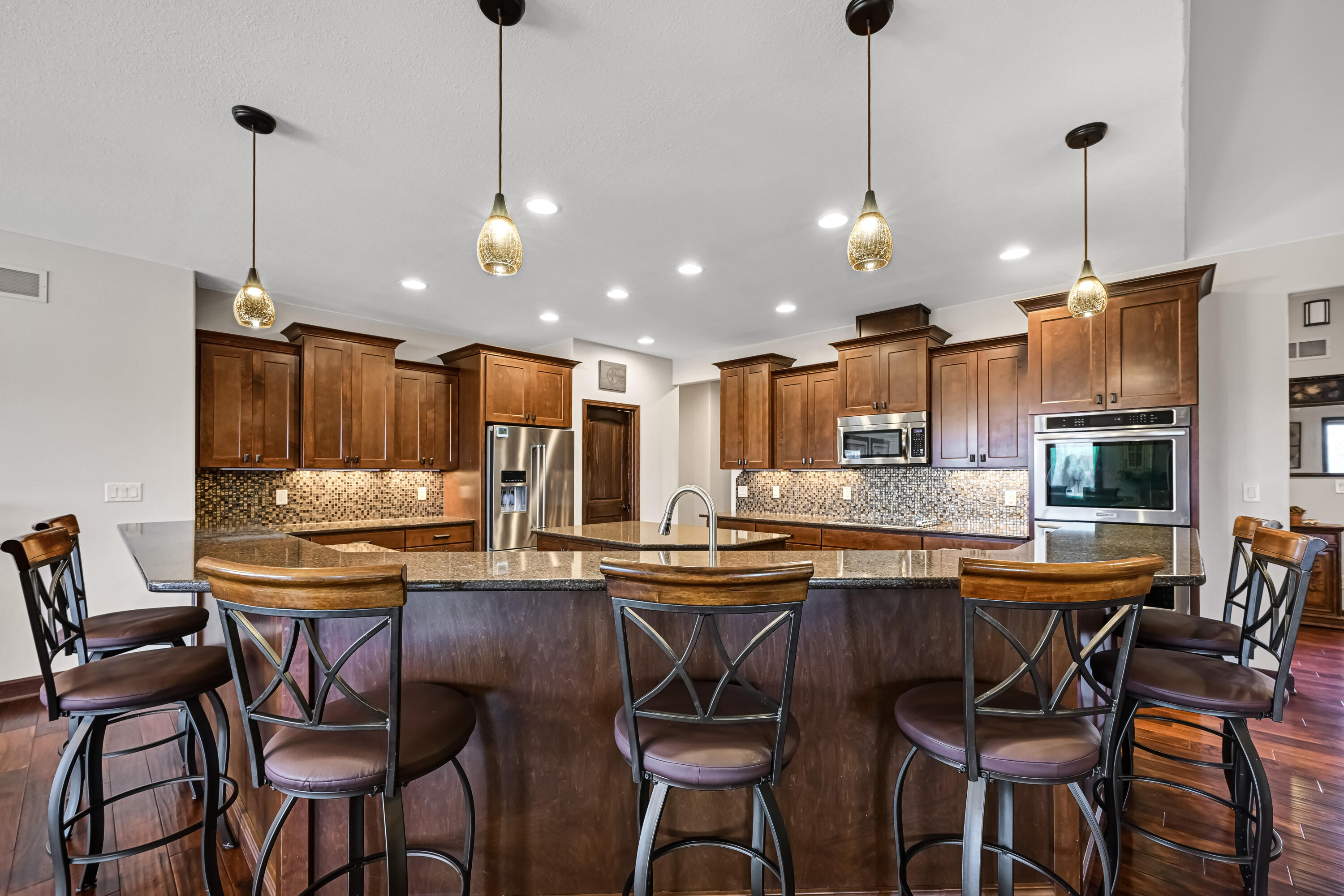 4722 West Oakwood Road Franklin, WI 53132 - Photo 6 of 41 Kitchen