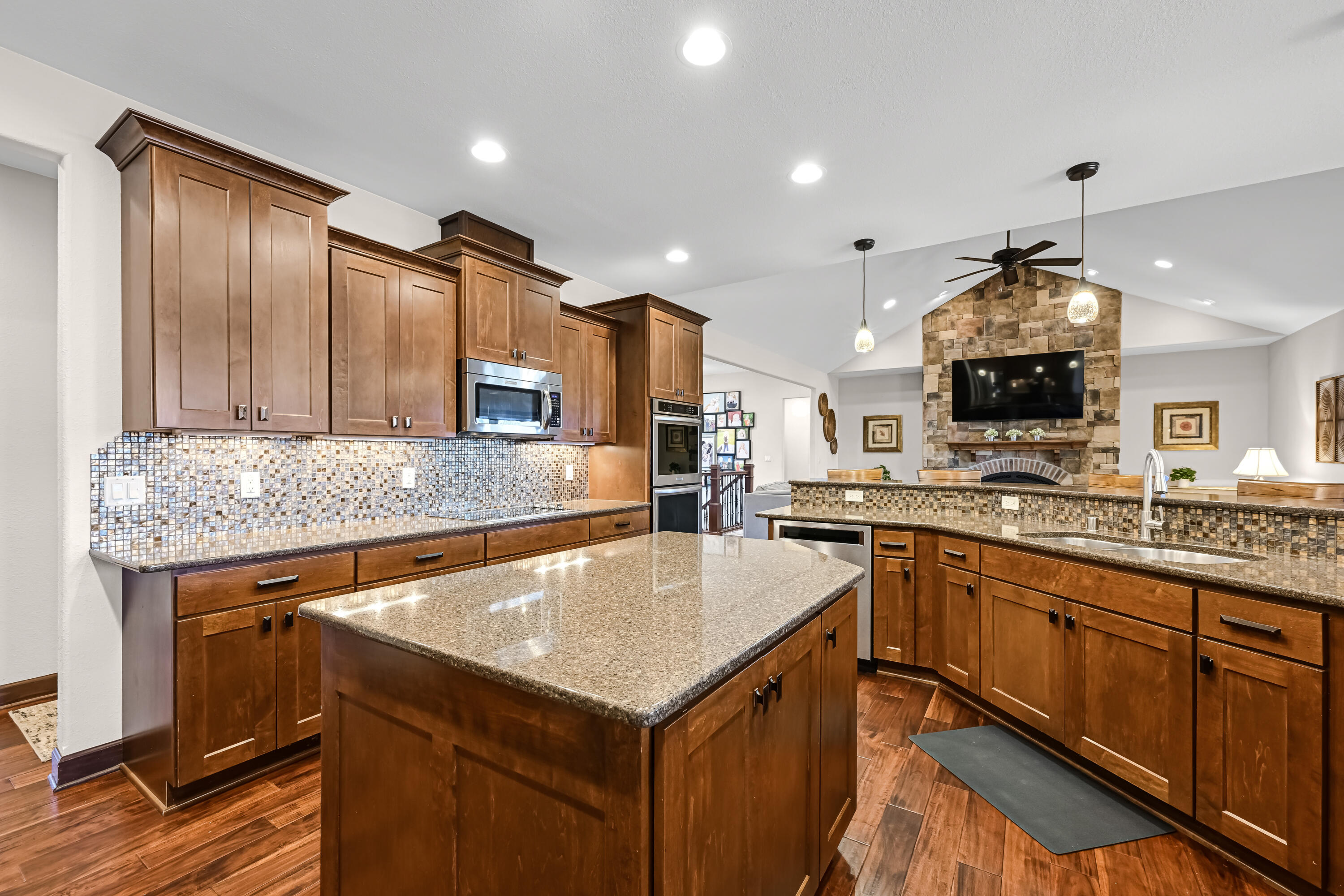 4722 West Oakwood Road Franklin, WI 53132 - Photo 7 of 41 Kitchen (3)