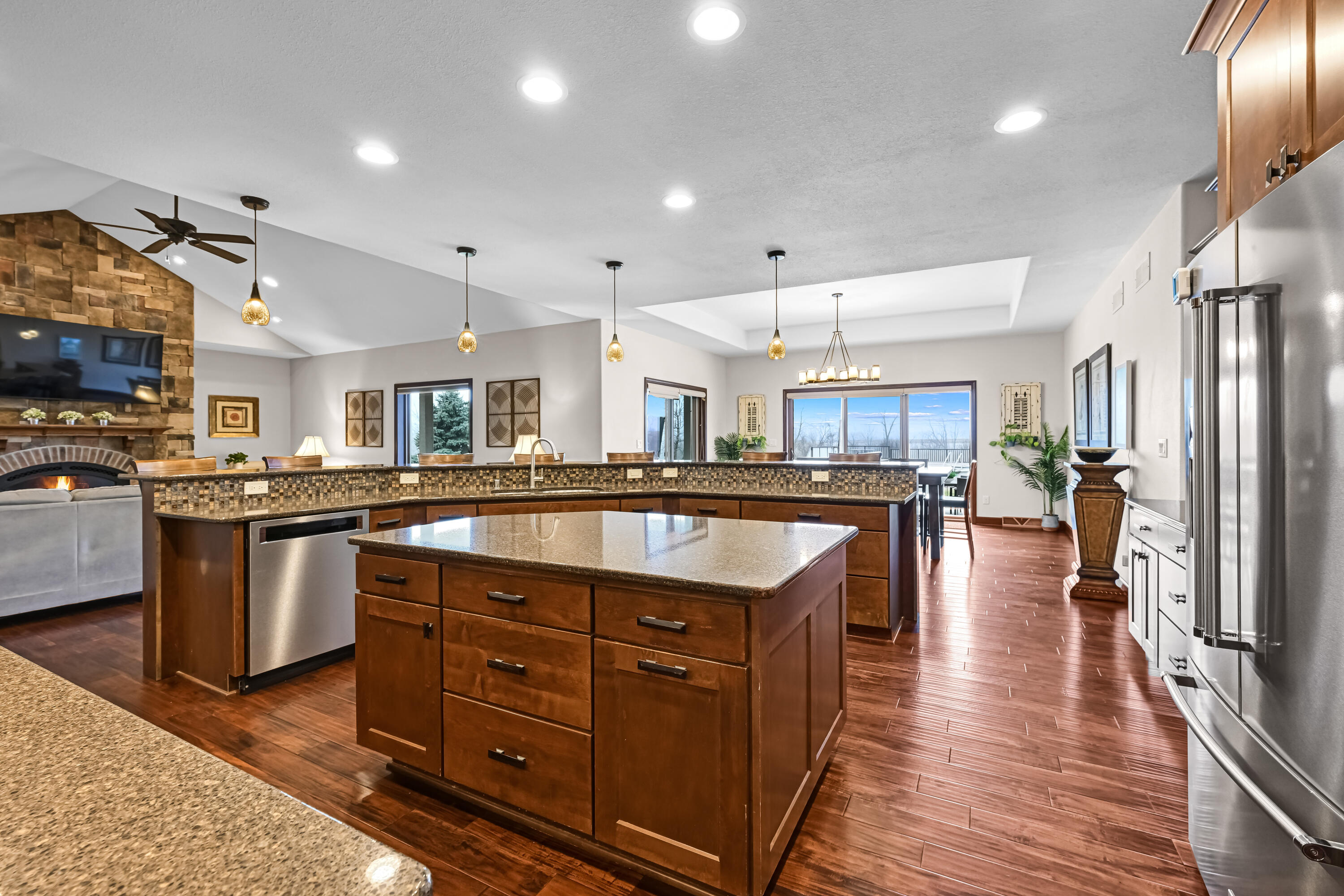 4722 West Oakwood Road Franklin, WI 53132 - Photo 9 of 41 Kitchen (4)