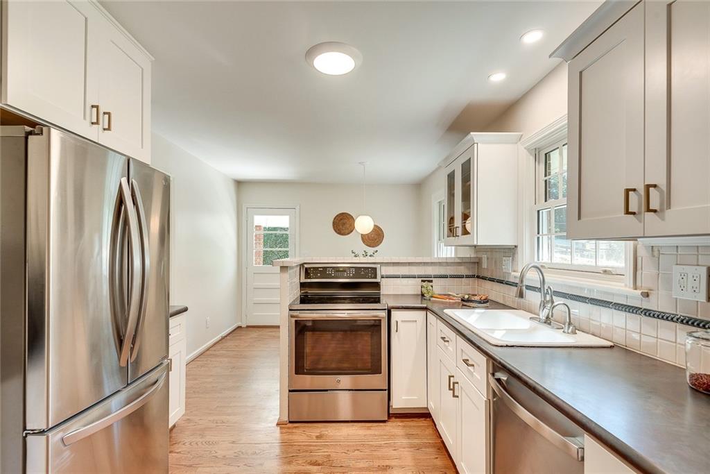 1275 Oak Grove Drive Decatur, GA 30033 - Photo 6 of 49