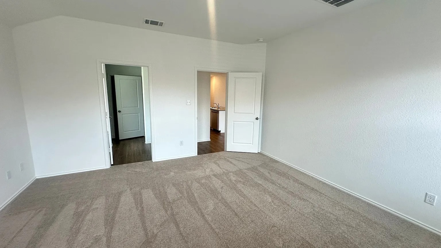 121 Tofalla Kyle, TX 78640 - Photo 19 of 37 a view of a big room with closet and mirror