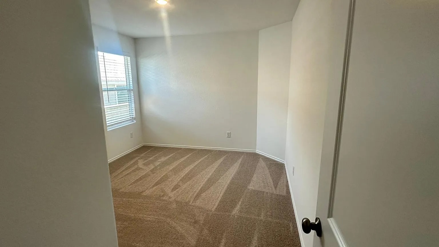 121 Tofalla Kyle, TX 78640 - Photo 28 of 37 a view of room and window