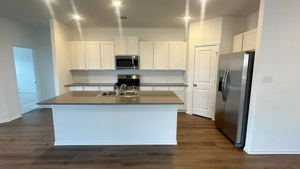 $2,250 | 121 Tofalla, Kyle, TX 78640