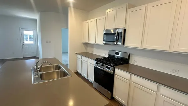 $2,250 | 121 Tofalla, Kyle, TX 78640