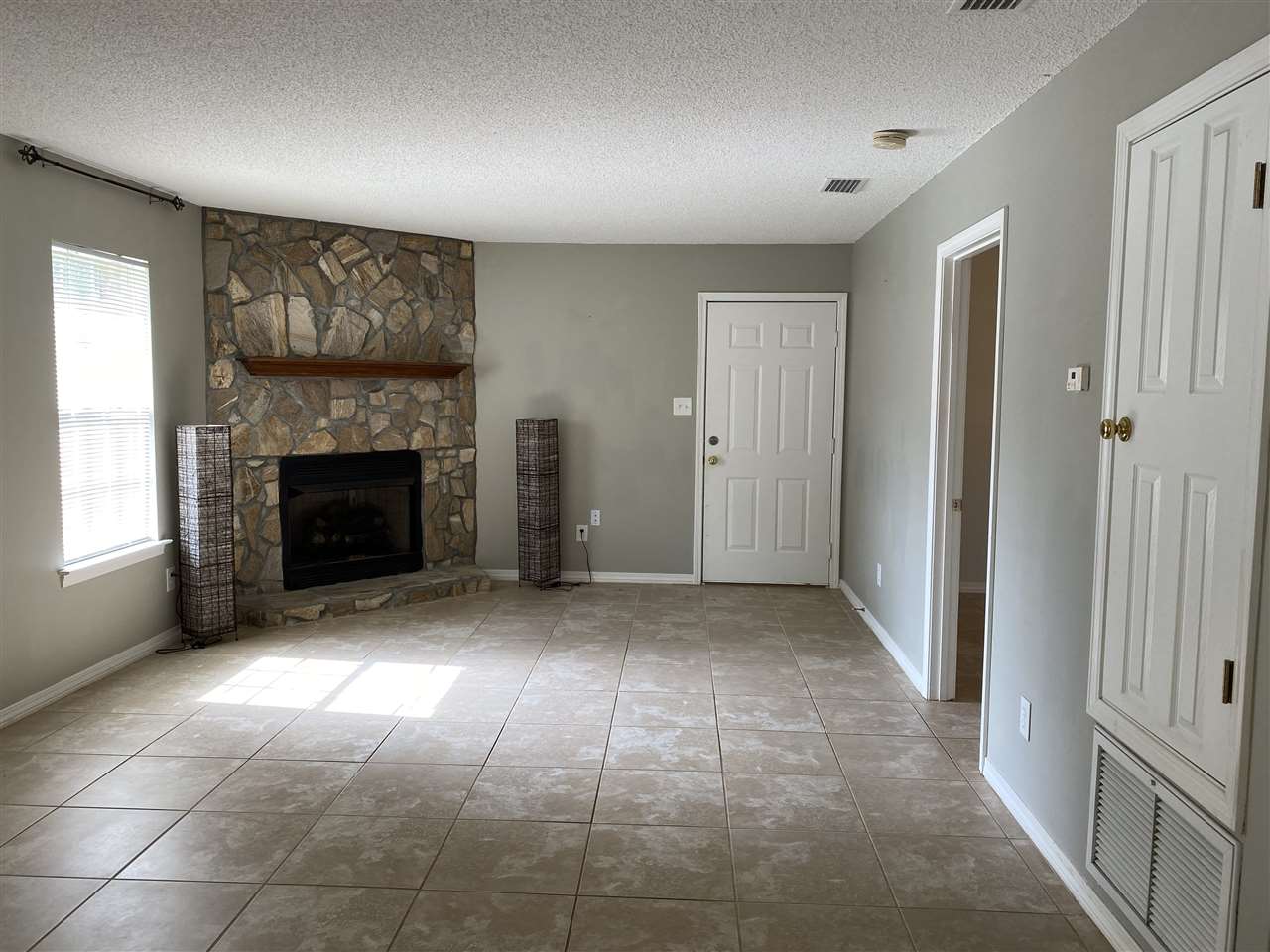 8171 Hurricane Road Bay Minette, AL 36507 - Photo 3 of 29 Living Room