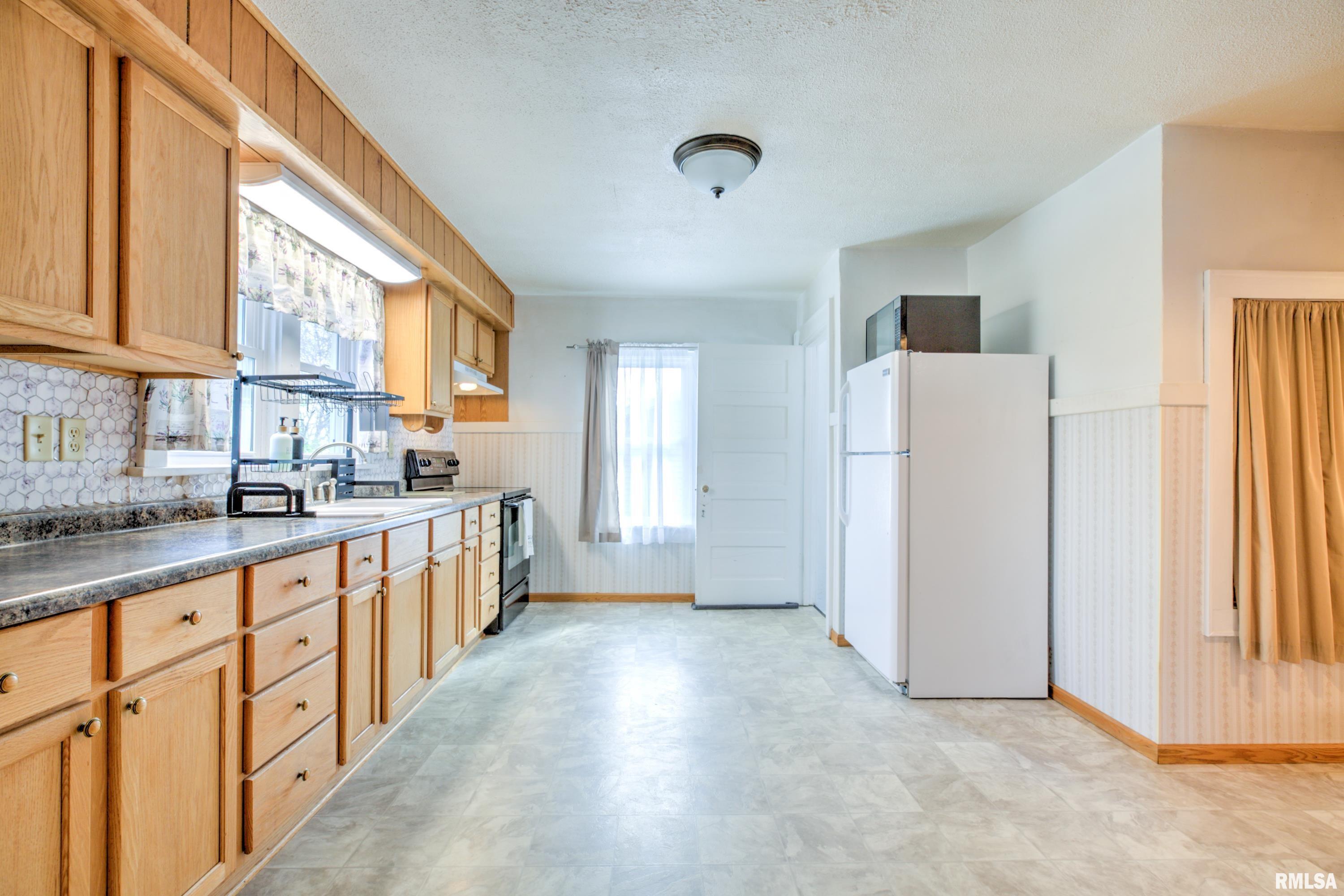 913 Springfield Road East Peoria, IL 61611 - Photo 13 of 60