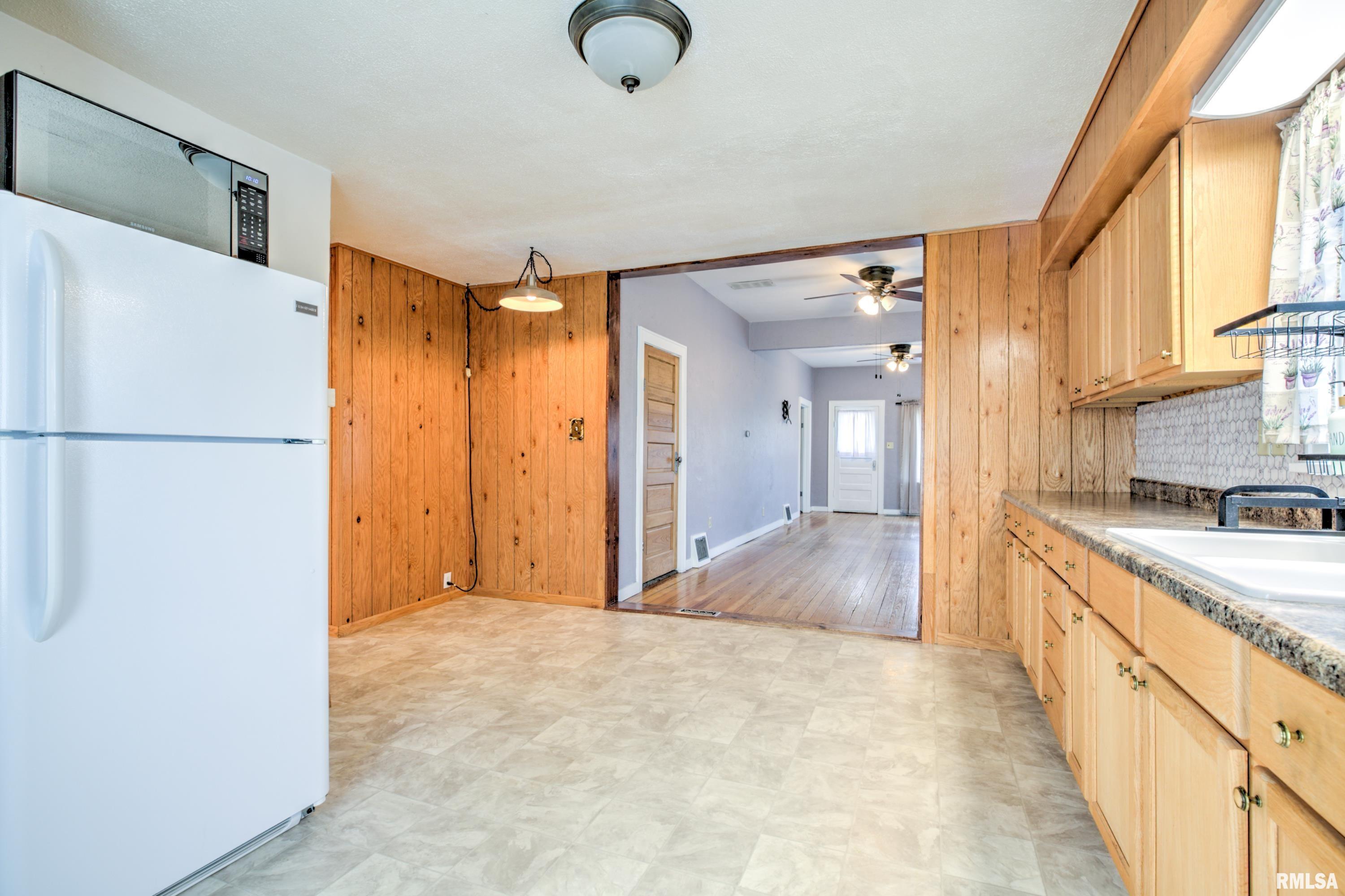 913 Springfield Road East Peoria, IL 61611 - Photo 15 of 60