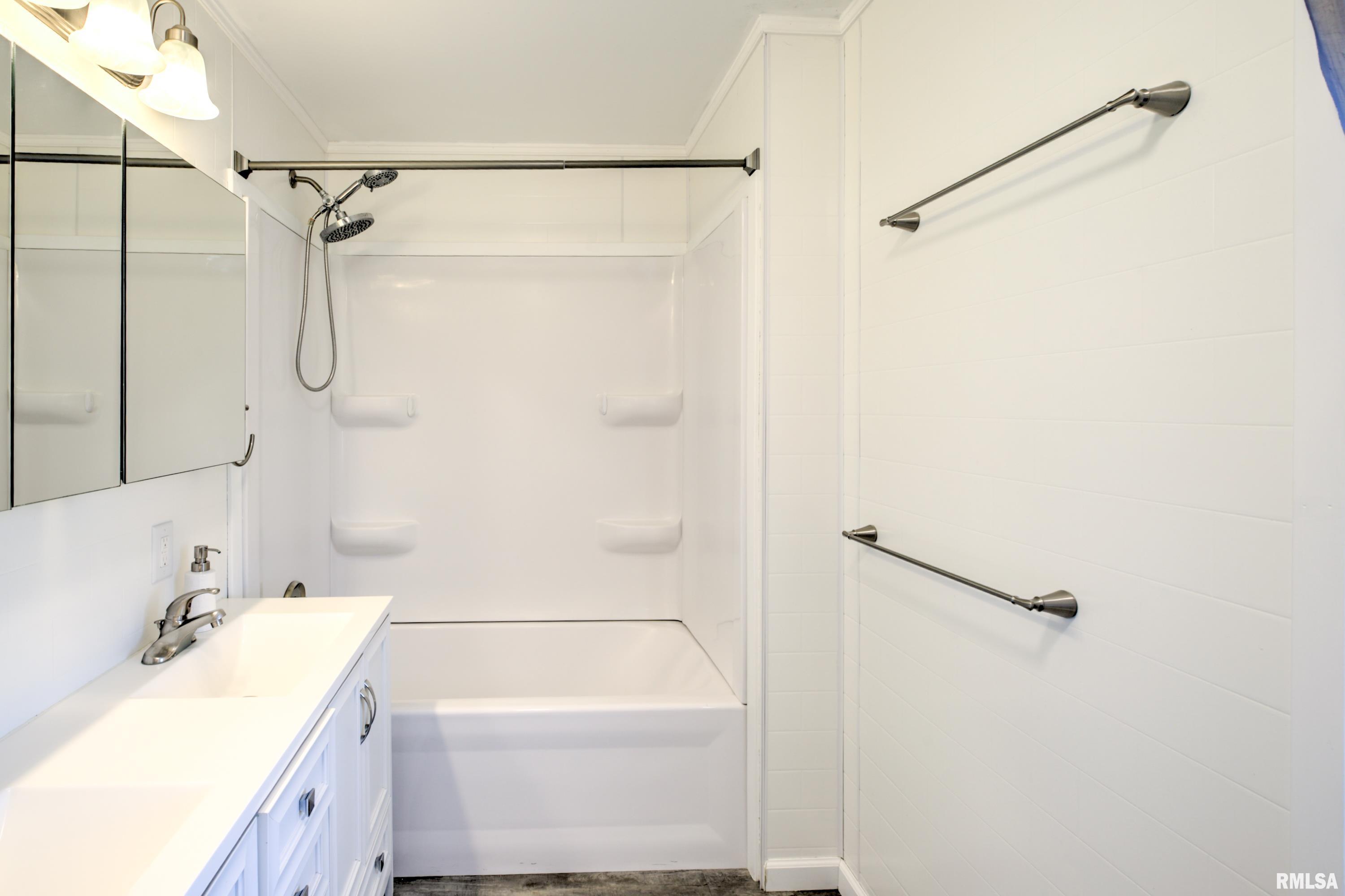 913 Springfield Road East Peoria, IL 61611 - Photo 17 of 60