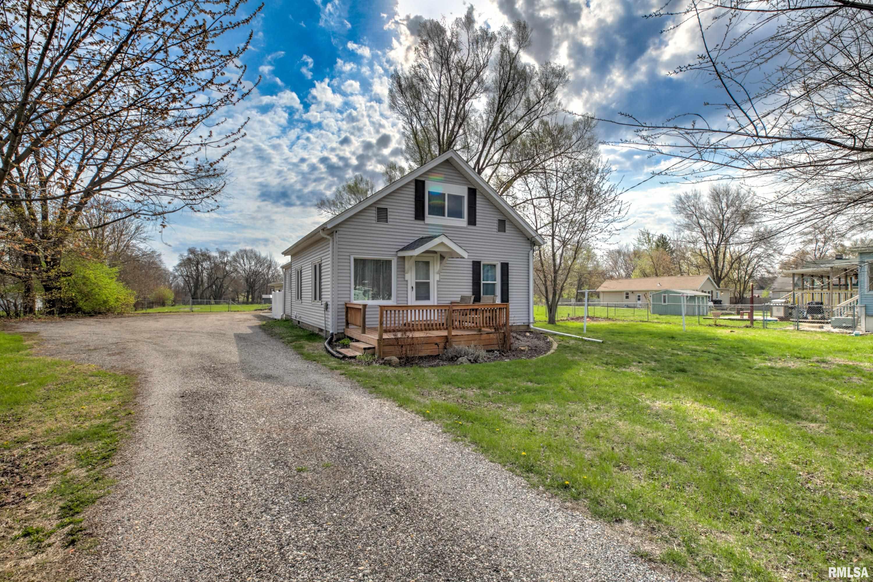 913 Springfield Road East Peoria, IL 61611 - Photo 3 of 60