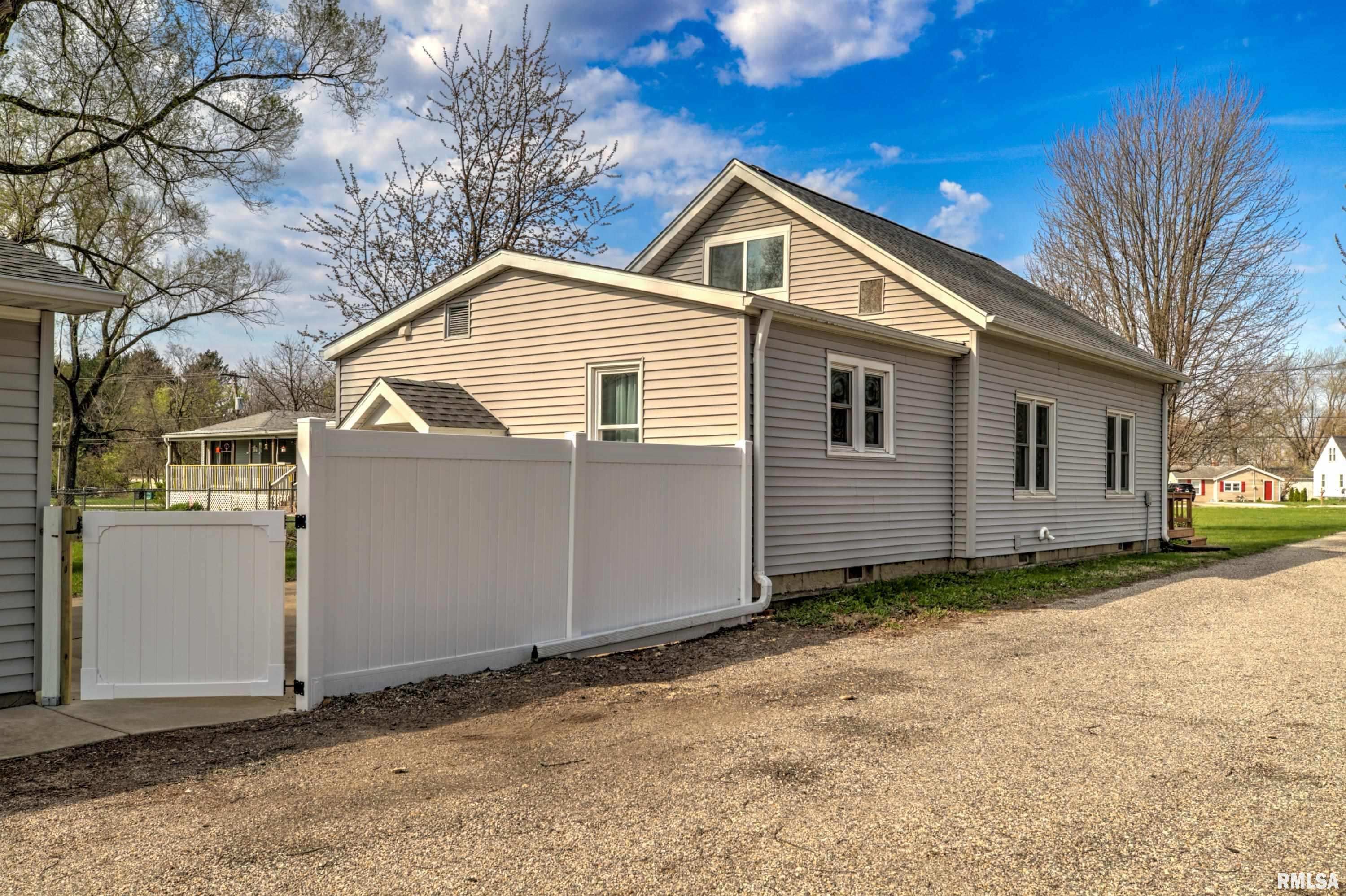 913 Springfield Road East Peoria, IL 61611 - Photo 7 of 60