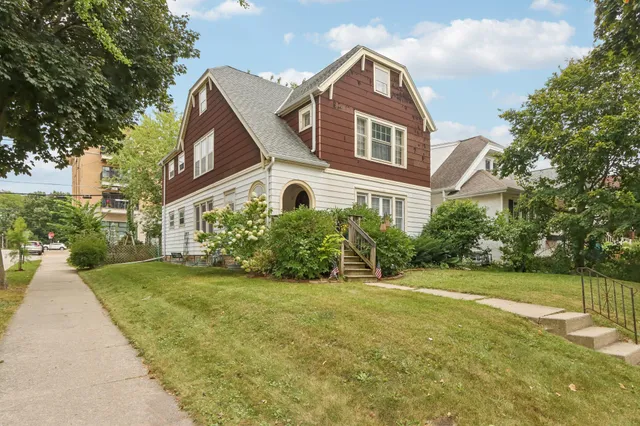 $464,900 | 4480 North Bartlett Avenue, Unit 4482, Shorewood, WI 53211