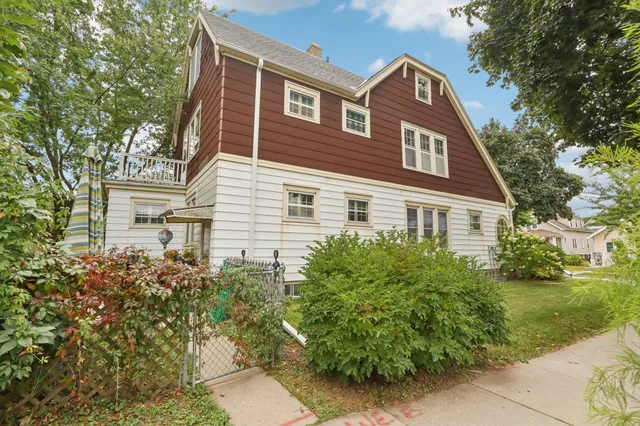 $464,900 | 4480 North Bartlett Avenue, Unit 4482, Shorewood, WI 53211