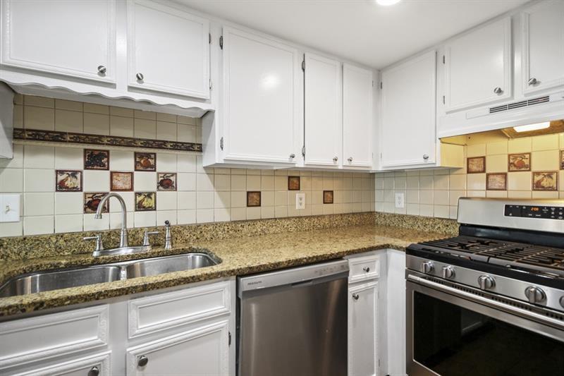 536 Granite Ridge Place Sandy Springs, GA 30350 - Photo 3 of 12