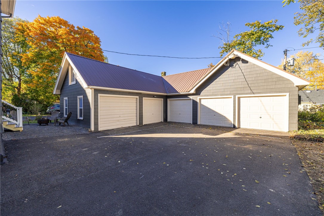 286 Spencer Road Irondequoit, NY 14609 - Photo 40 of 50 Garage