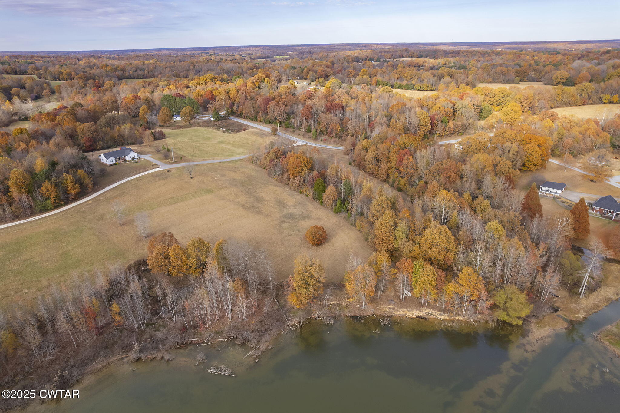 4 Vaughns Grove Road Trenton, TN 38382 - Photo 8 of 30 a view of city and ocean