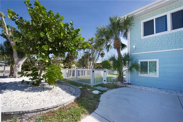 $2,050,000 | 5440 Palmetto Street, Fort Myers Beach, FL 33931