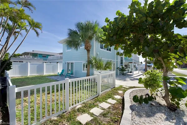 $2,050,000 | 5440 Palmetto Street, Fort Myers Beach, FL 33931