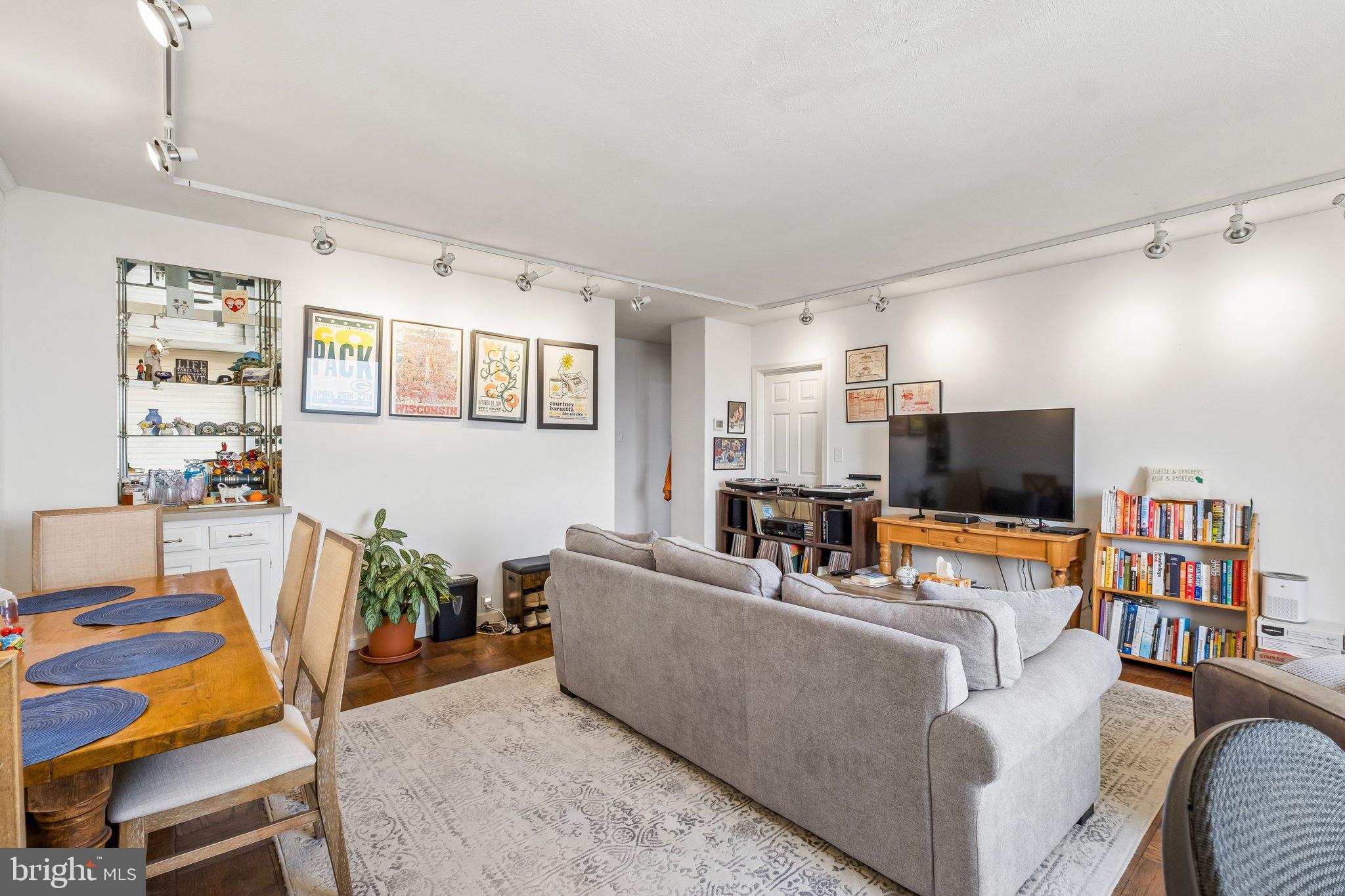 220 Locust Street, Unit 24FS Philadelphia, PA 19106 - Photo 4 of 17