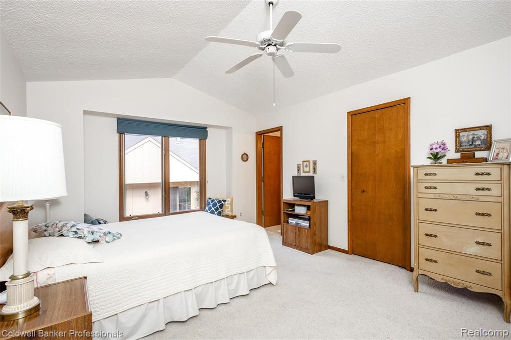 35040 Silver Ridge Court Farmington Hills, MI 48335 - Photo 19 of 43