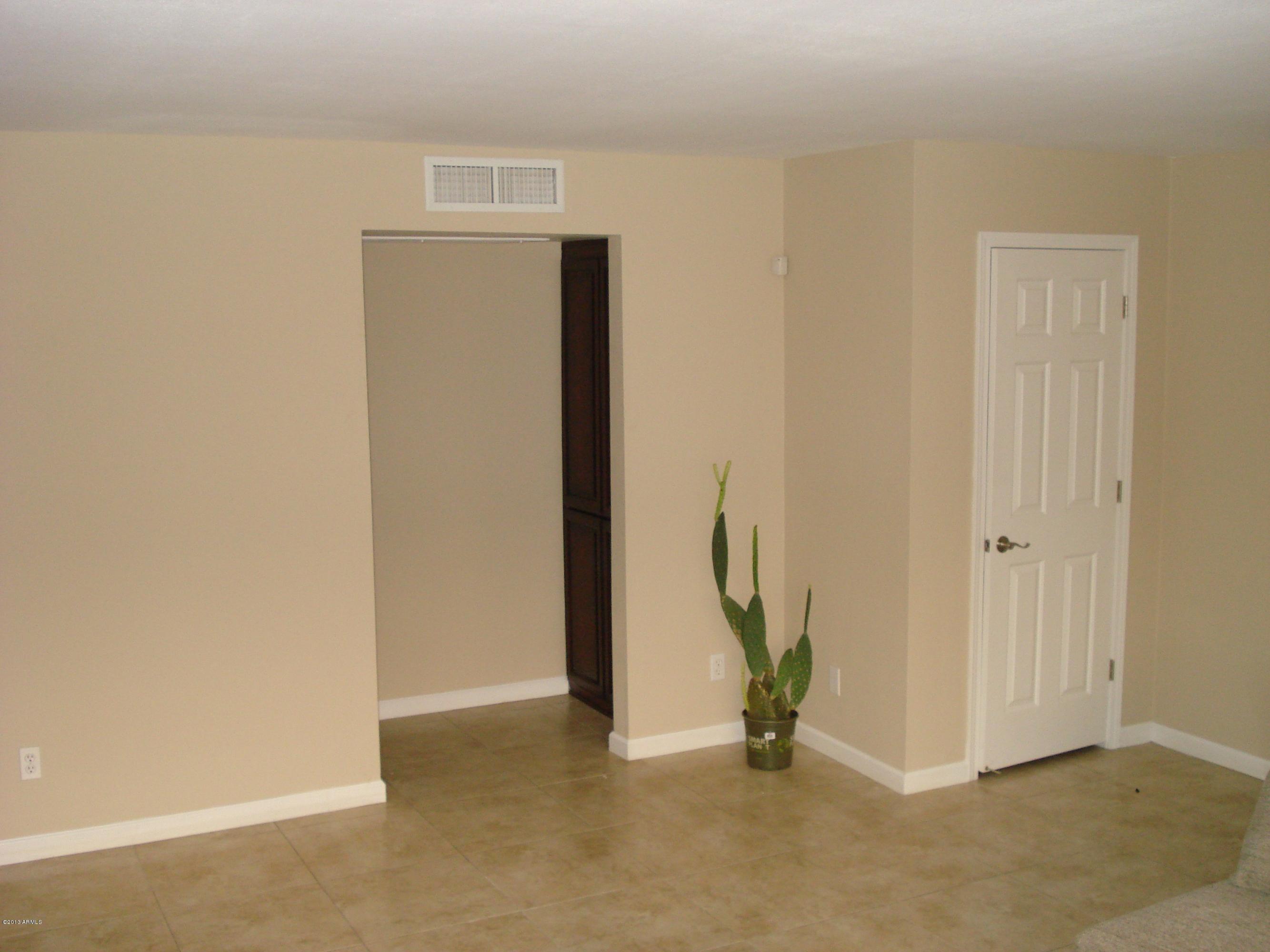 5401 East Thomas Road, Unit 1017 Phoenix, AZ 85018 - Photo 4 of 16 DSC02201