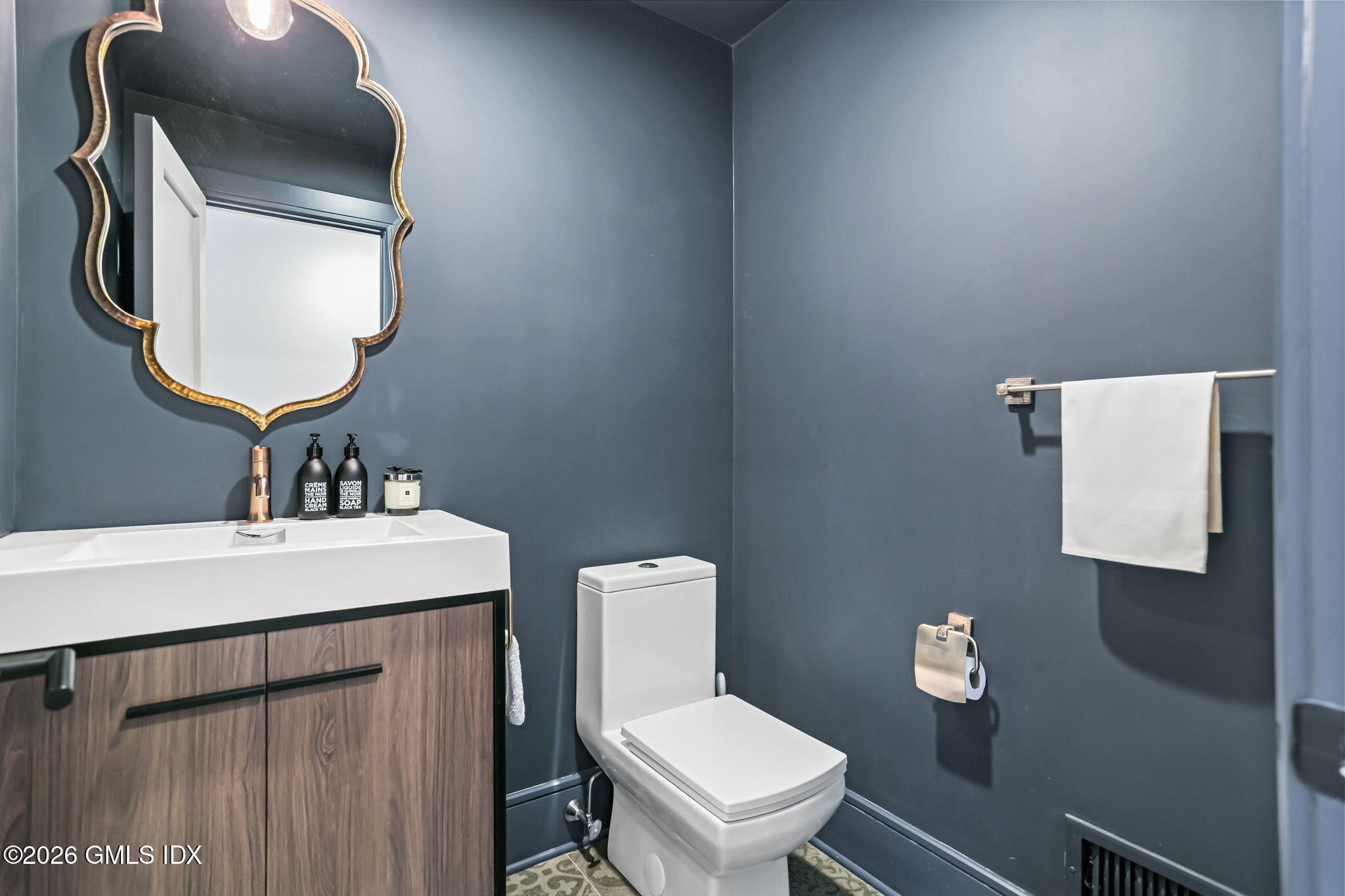 191 North Street Greenwich, CT 06830 - Photo 12 of 40 5-web-or-mls-191-north-st