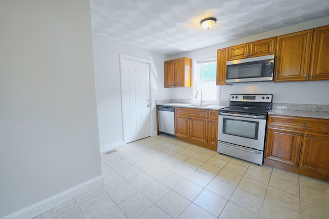14 Walnut Street West Warwick, RI 02893 - Photo 8 of 11