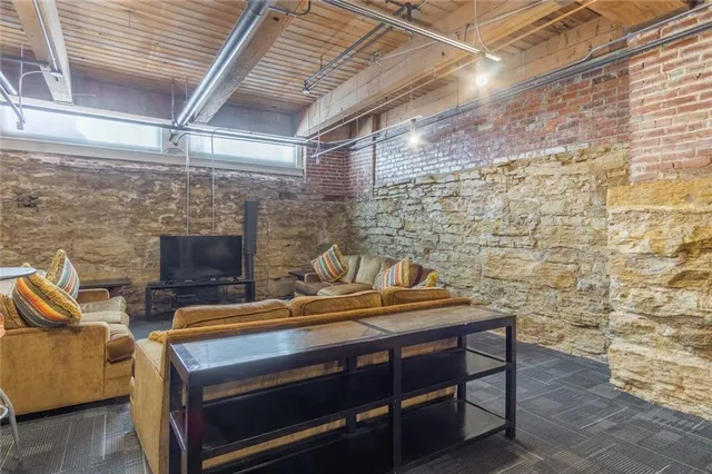 $169,000 | 308 West 8th Street, Unit 516, Kansas City, MO 64105