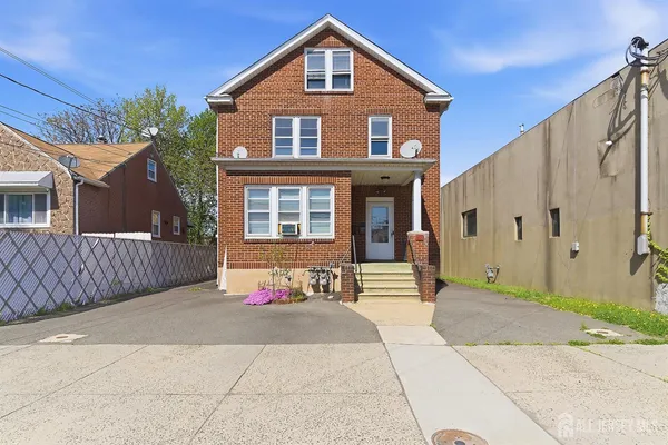 $2,400 | 10 Garfield Street, Linden, NJ 07036