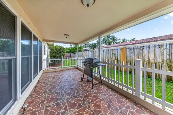 $3,700 | 2750 Southeast 3rd Street, Pompano Beach, FL 33062