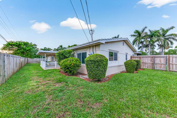 $3,700 | 2750 Southeast 3rd Street, Pompano Beach, FL 33062