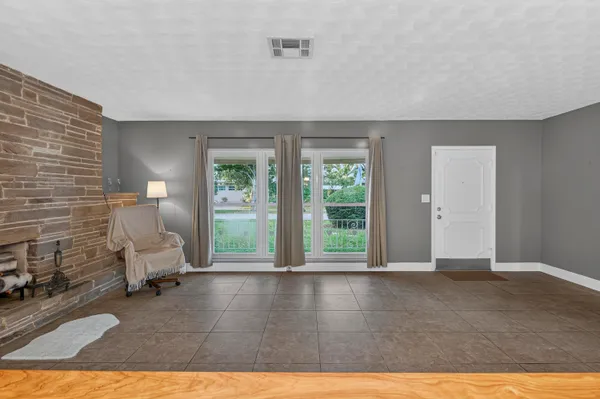 $3,700 | 2750 Southeast 3rd Street, Pompano Beach, FL 33062