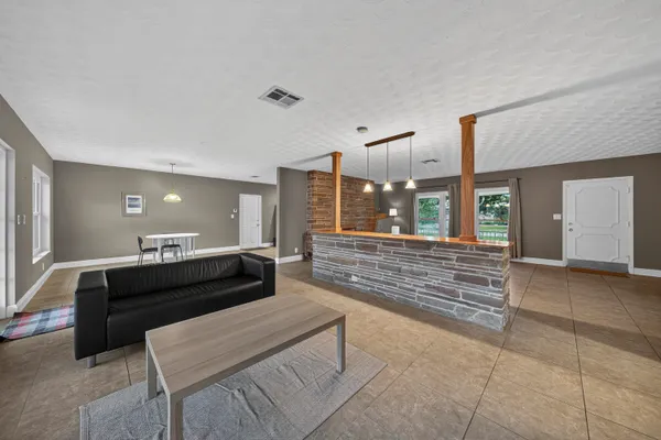 $3,700 | 2750 Southeast 3rd Street, Pompano Beach, FL 33062