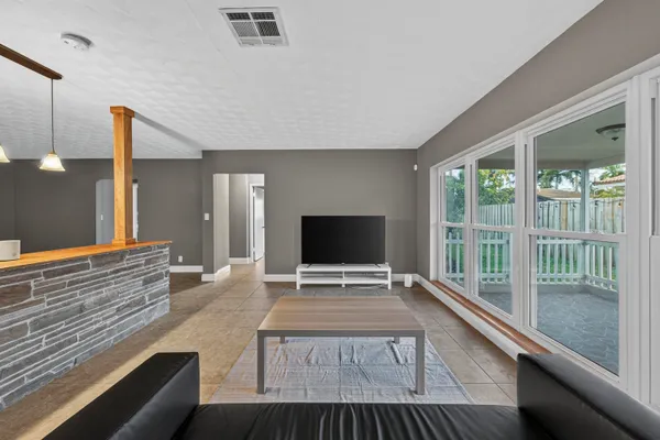 $3,700 | 2750 Southeast 3rd Street, Pompano Beach, FL 33062