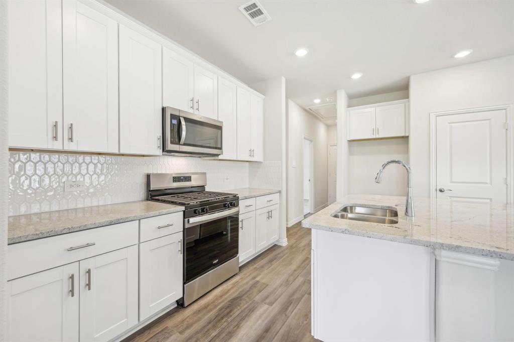 519 Ridgedale Drive McKinney, TX 75071 - Photo 2 of 26
