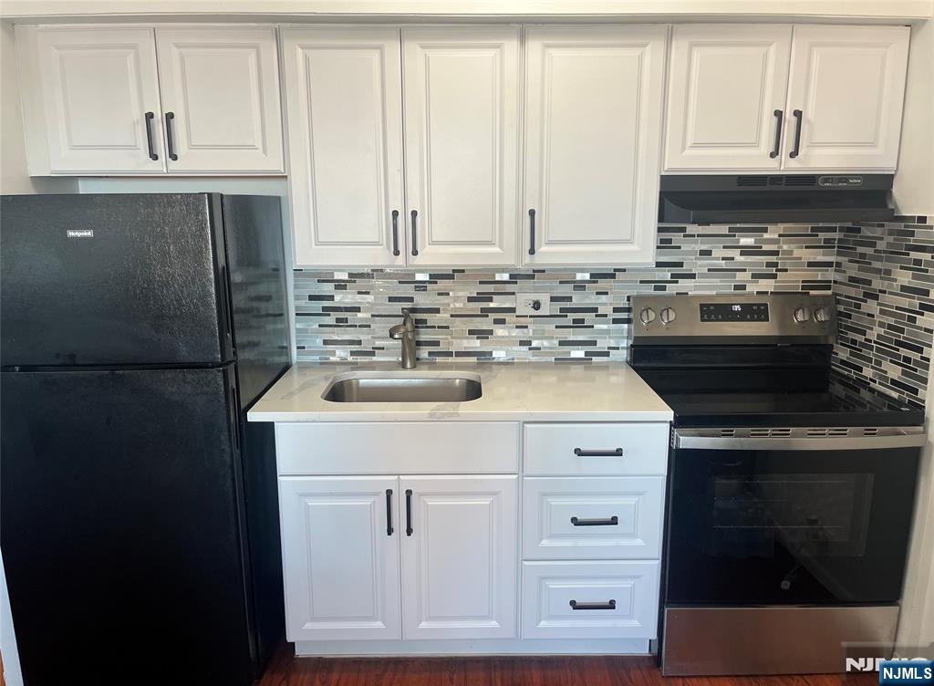 265 Main Street, Unit 506 Ridgefield Park, NJ 07660 - Photo 2 of 8 a kitchen with a stove and a refrigerator