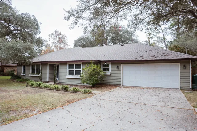 $2,995 | 16 Mariners Lane, Mary Esther, FL 32569