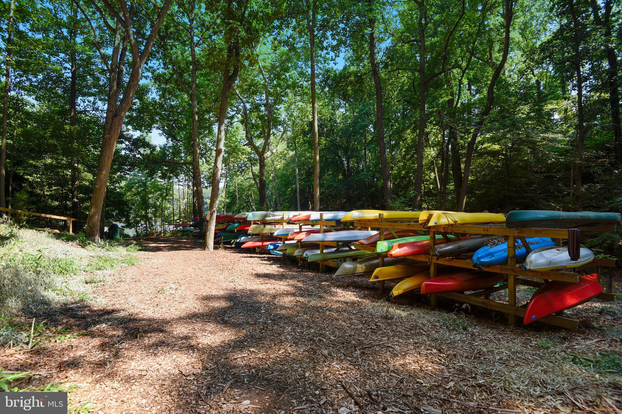 2702 Summerview Way, Unit 303 Annapolis, MD 21401 - Photo 27 of 35 a backyard of a house with lots of green space and fountain