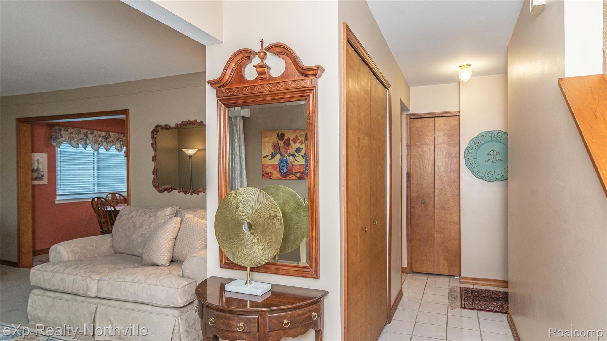 837 Meadowlake Road Canton, MI 48188 - Photo 12 of 51 011_2.jpg